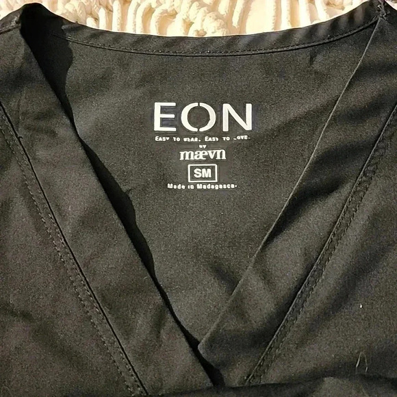 EON by Maevn Scrub Top - Picture 2 of 4